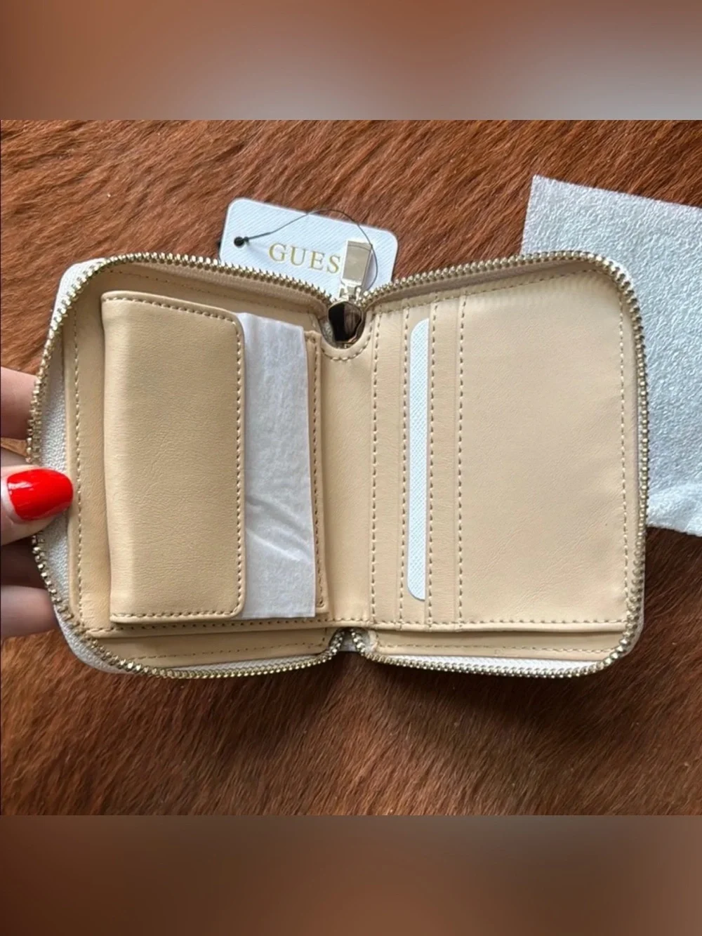NWT - GUESS White leather Women's Wallet with gold hardware